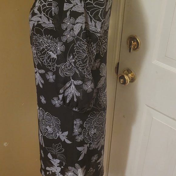 iZ Beyer Black & White Fancy Floral Dress - Picture 6 of 9